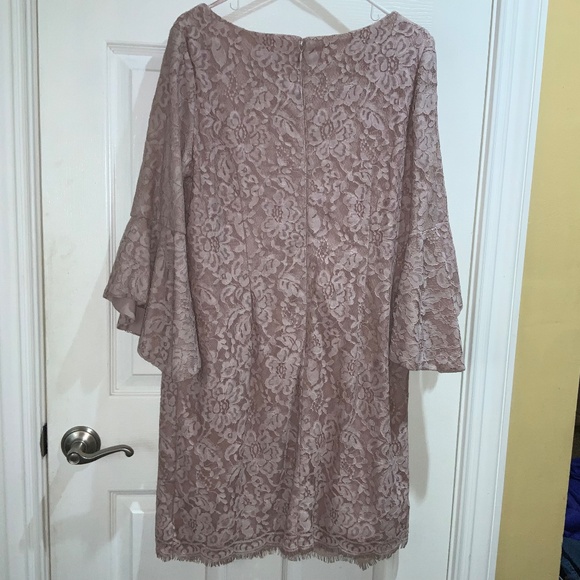 Chetta B Rose Lace overlay mini dress Dress Sz 16 bell sleeve Scalloped hem - Picture 5 of 9